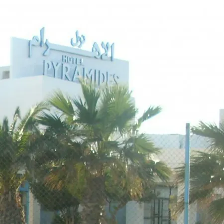 Les Pyramides-2